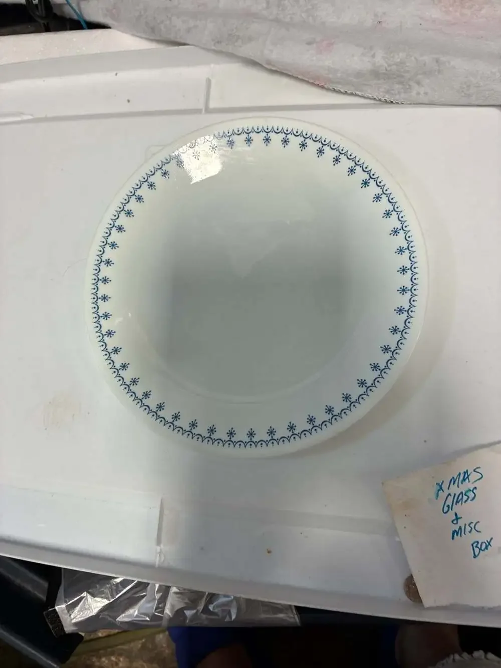Vintage Corelle Snowflake Blue Dinner Plate (Q9-3) - ,
